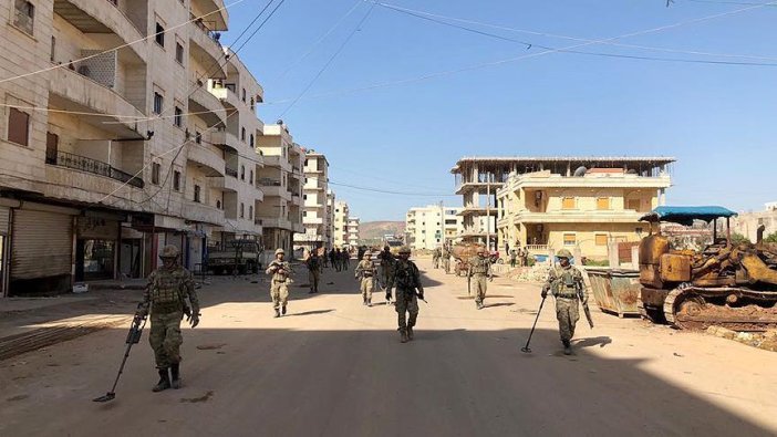 Afrin'de patlayıcı ve mayın temizliği sürüyor