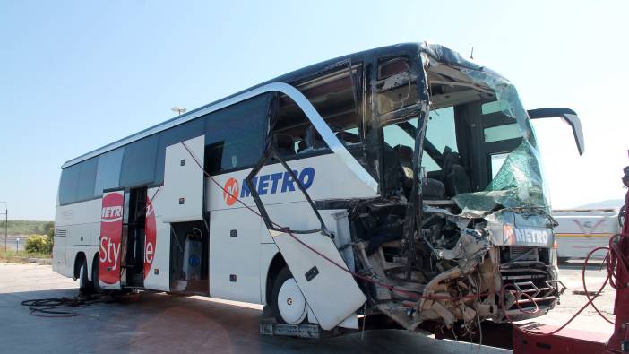 Manisa'da yolcu otobüsü kamyon ile çarpıştı