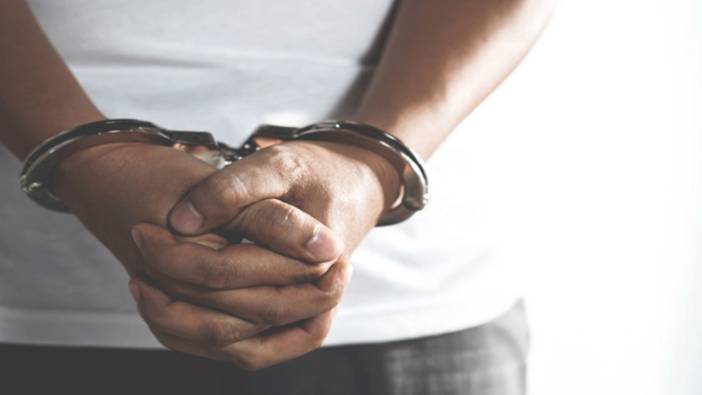 Boş araziye saklanmış 1 kilo eroini ele geçirdi