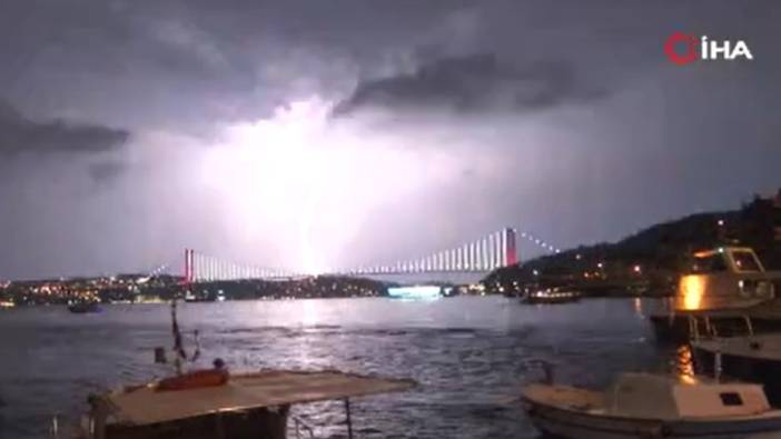 İstanbul'da beklenen yağmur şimşek ve gök gürültüsüyle geldi