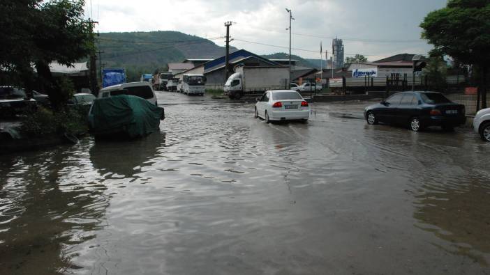 Bartın’da sağanak, yaşamı olumsuz etkiledi