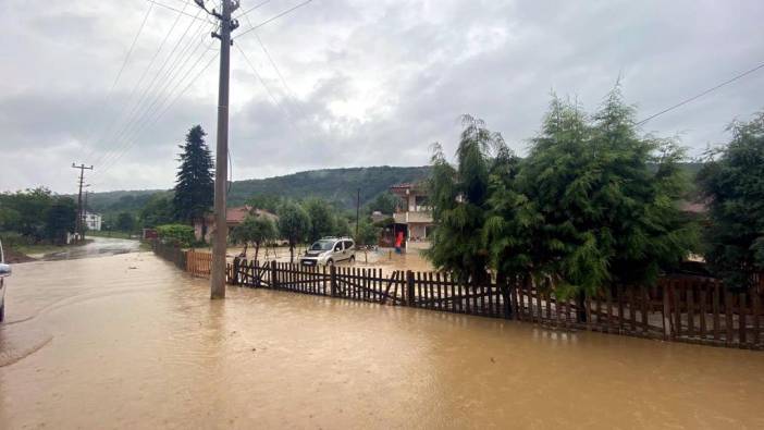 Düzce'de sağanak; 8 köyde evler zarar gördü