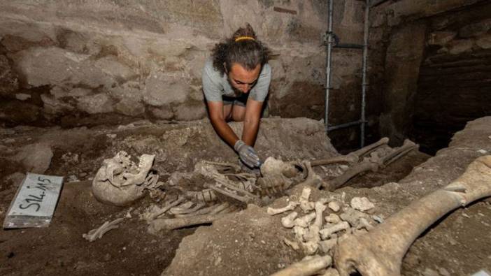 İznik surları kazısında çok sayıda insan iskeleti ve mezar bulundu
