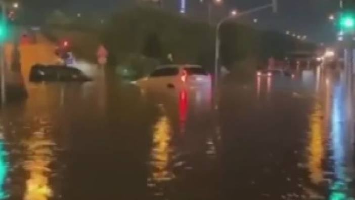 İzmir'de yoğun yağıştan sonra sel