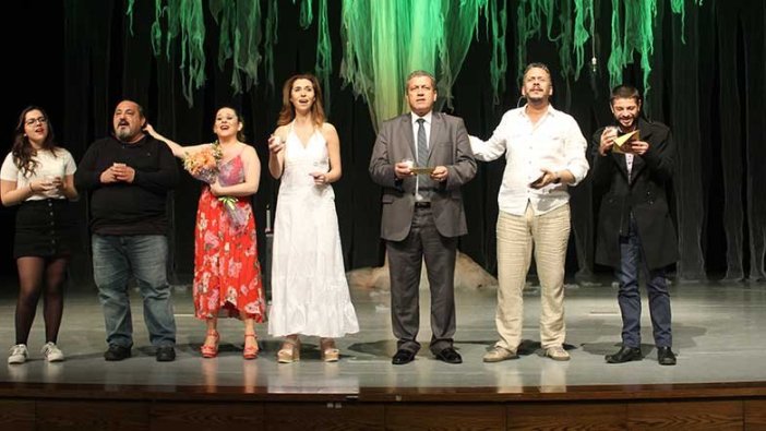 Kanatsız Güvercinler adlı oyun beğeniyle izlendi