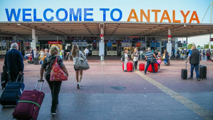Antalya, havada yeni turist rekoru kırdı
