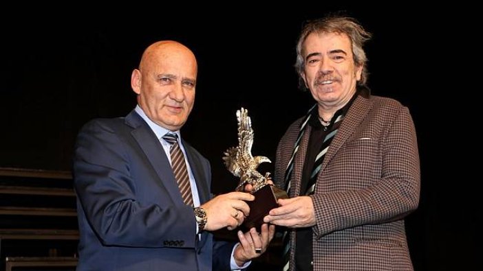 Öz, Yöntem’e Onur Ödülü verdi