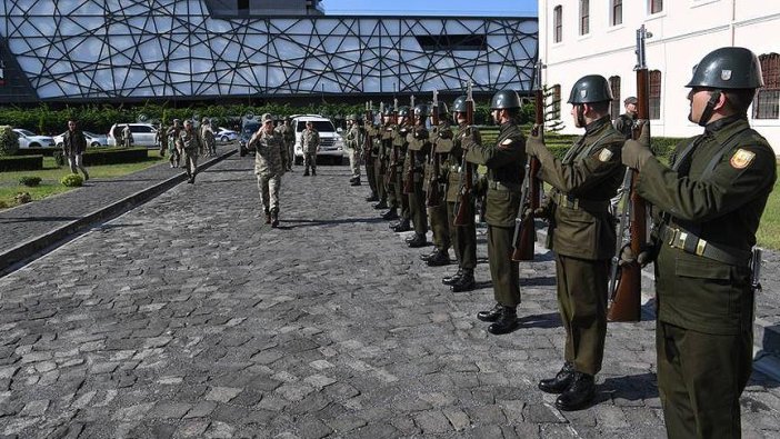 Komutanlardan Hatay'daki birliklerde inceleme