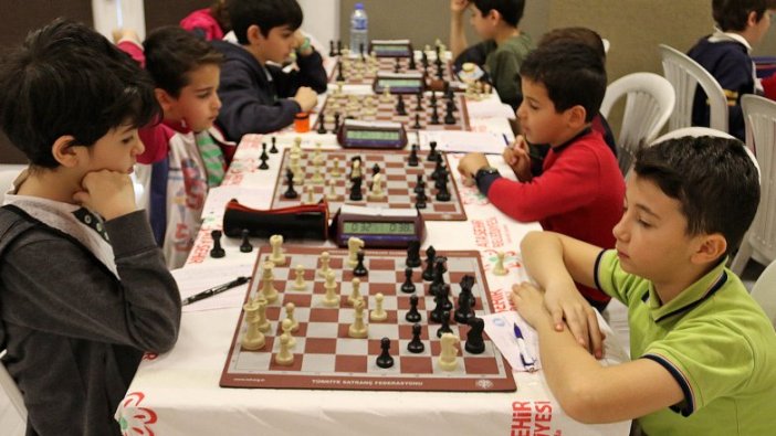 Okullar arası satranç turnuvası