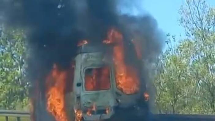 Minibüs alev topuna döndü