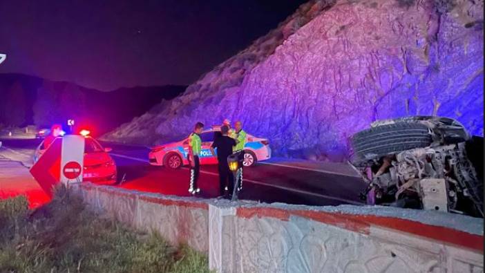 Kaza sonrası otomobilinden inen yaralı sürücüye, başka araç çarptı