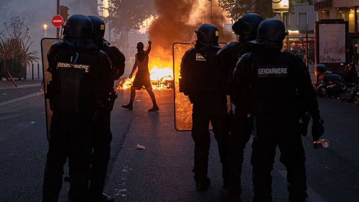 Fransa’da polise karşı protesto