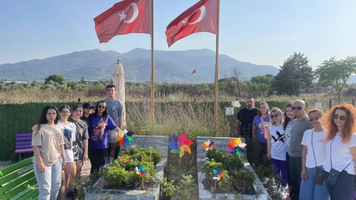 Depremde kaybettiği ikizleri için oyun parkı kurdu