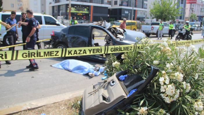 Antalya'da kontrolden çıkan otomobil dehşet saçtı