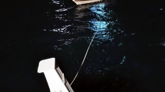 Arızalanan tekneyi Kıyı Emniyeti ekipleri kurtardı