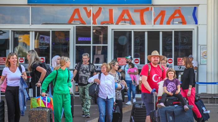 Antalya'ya hava yoluyla gelen turist sayısı 5,5 milyonu aştı
