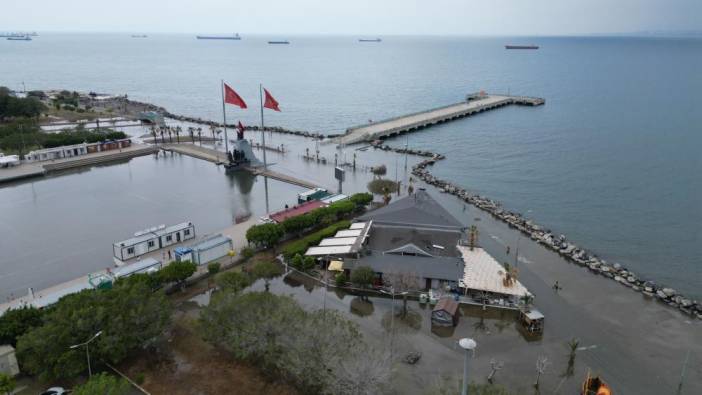 İskenderun sahil şeridi sular altında kaldı