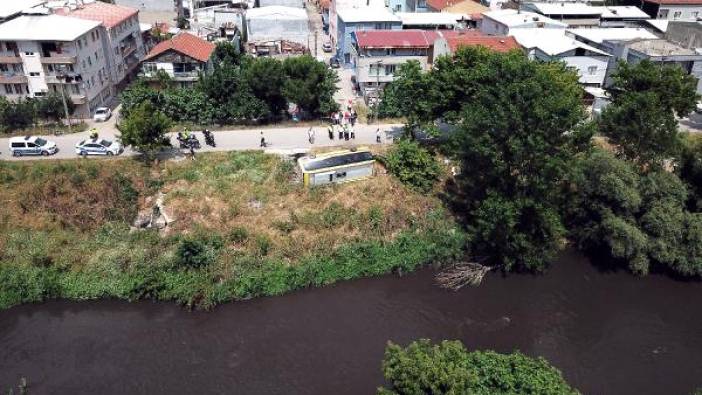 Bursa'da, halk otobüsü dere kenarına devrildi