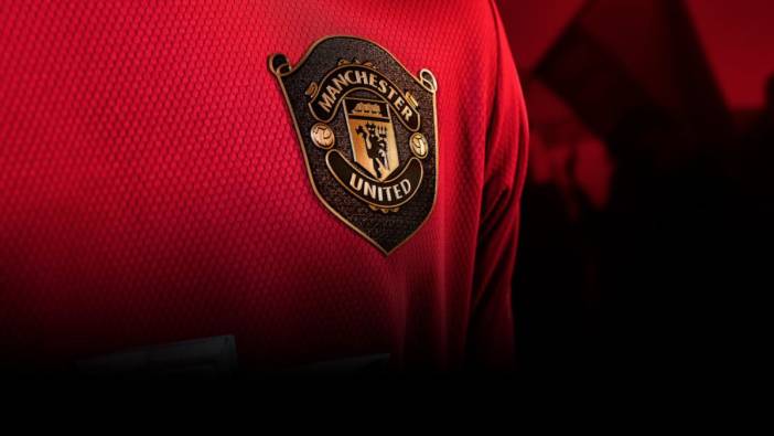 Manchester United yıldız isimle yollarını ayırdı