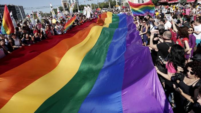 LGBTi yürüyüşüne polis müdahalesi
