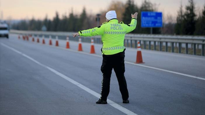 İstanbul istikametinde tek şerit trafiğe kapandı