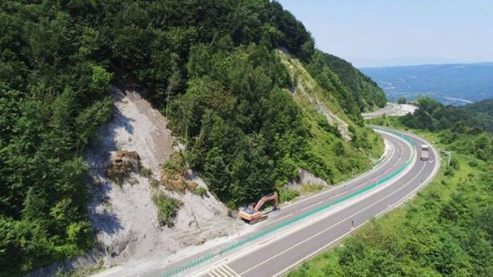 Bolu Dağı geçişinde heyelan: ulaşım kontrollü sağlanıyor