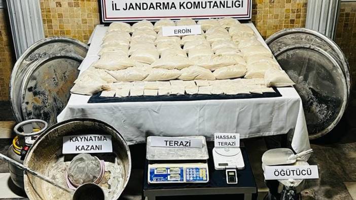 Antalya'da zehir tacirleri yakalandı