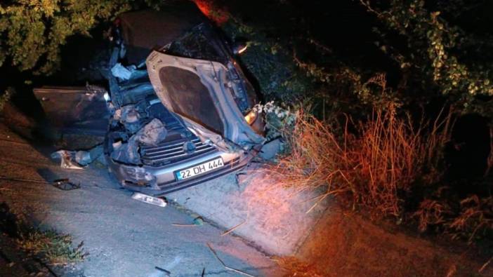 Edirne'de otomobil traktör römorkuna çarptı: 1 yaralı