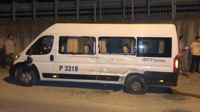 Kocaeli'de servis minibüsleri birbirine girdi