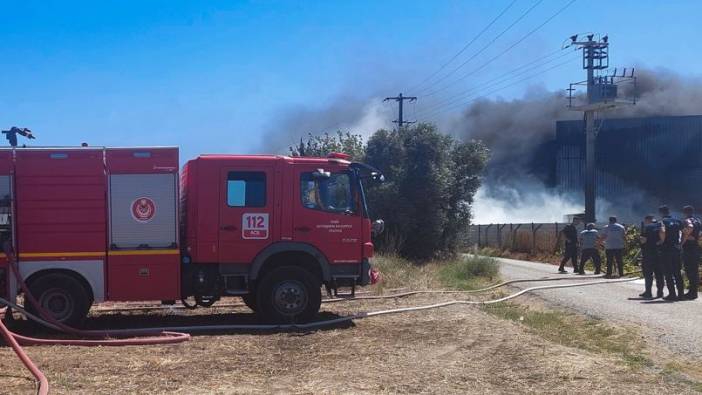 İzmir'de geri dönüşüm tesisinde çıkan yangın söndürüldü