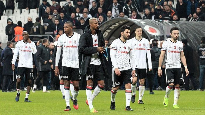 Beşiktaş, Fenerbahçe derbisinde ağır yara aldı
