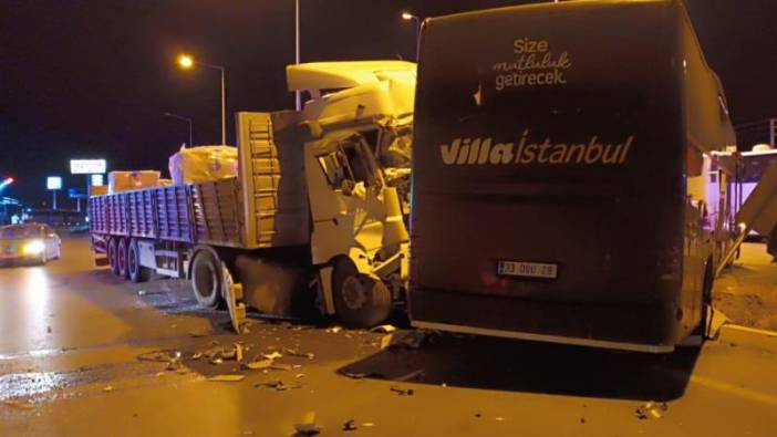 Konya'da yolcu dolu otobüs ile tır çarpıştı