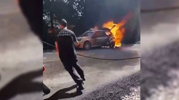 Arıza yapan yarış otomobili alev topuna döndü