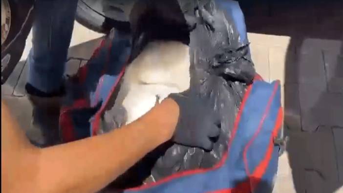 Durdurulan araçtan valiz valiz uyuşturucu çıktı