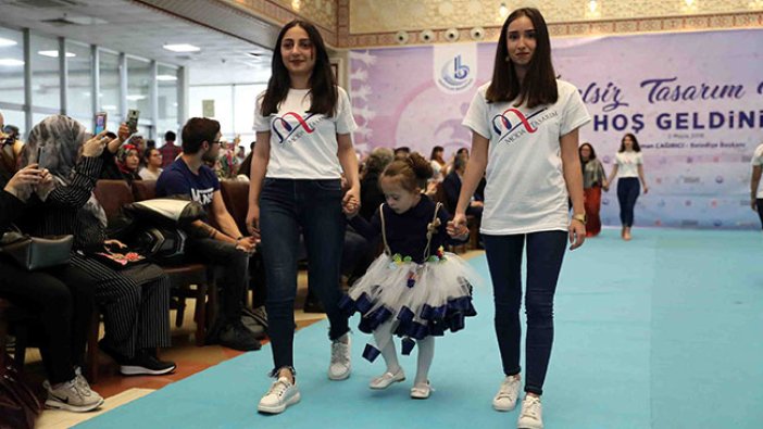 Üniversiteliler tasarladı engelliler mankenlik yaptı