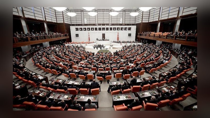 Bakanlar Kuruluna KHK yetkisi veren tasarı kabul edildi