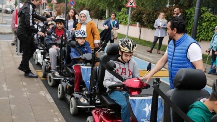 Engelli minikler trafik kurallarını öğrendi