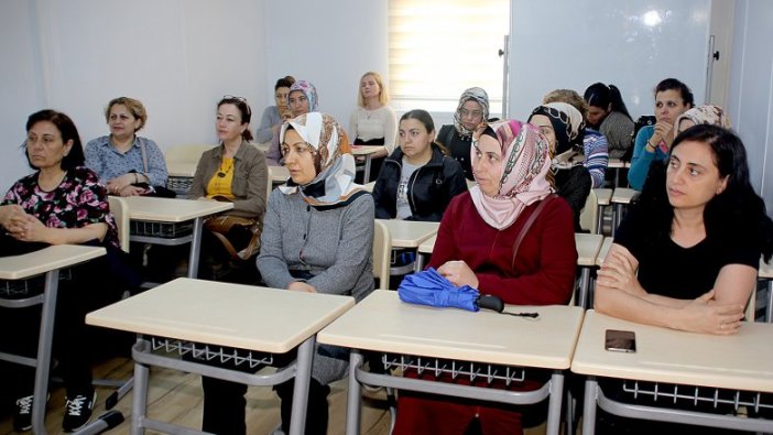 Anneler seminerde buluştu