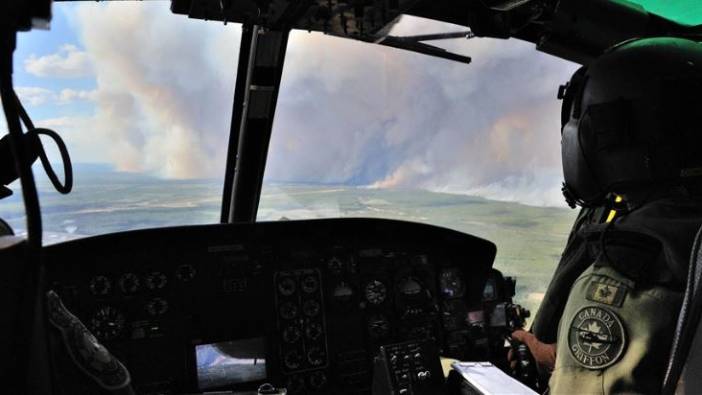 Kanada'da yangınlara müdahale eden helikopter düştü