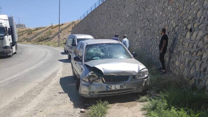 Adıyaman'da otomobil istinat duvarına çarptı: 3 yaralı