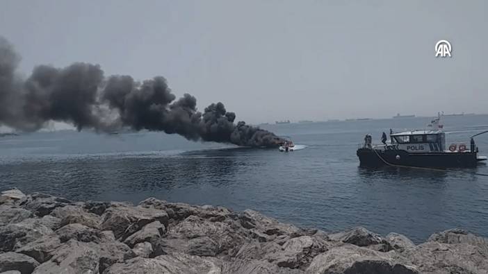 Pendik'te teknede yangın