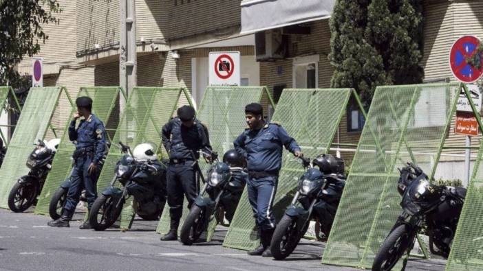 İran’da silahlı saldırı: 4 polis öldü