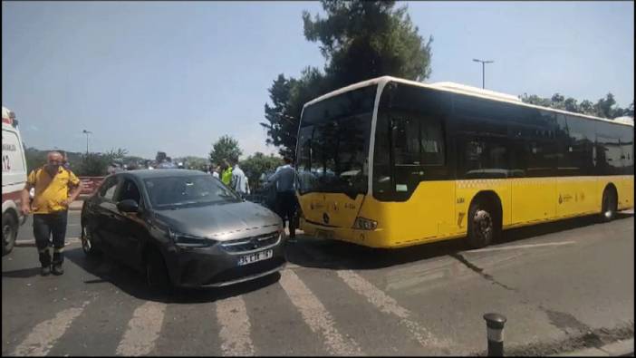 Beşiktaş'ta otomobil İETT otobüsüne çarptı