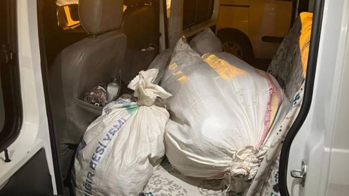 Diyarbakır'da bir araçta 27 kilogram esrar ele geçirildi