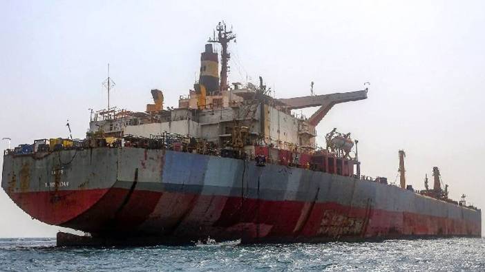 BM, Kızıldeniz'de çürüyen tankerdeki petrolü tahliye ediyor