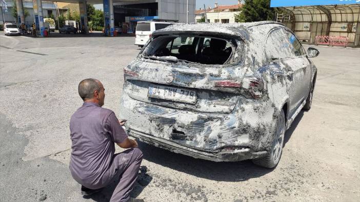 Beton harcı otomobilin üzerine döküldü: Sürücü kayıplara karıştı