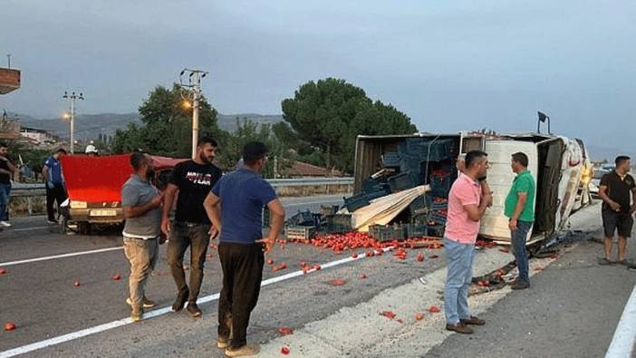 İzmir'de kamyonet ile otomobil çarpıştı: 1 ölü 1 yaralı