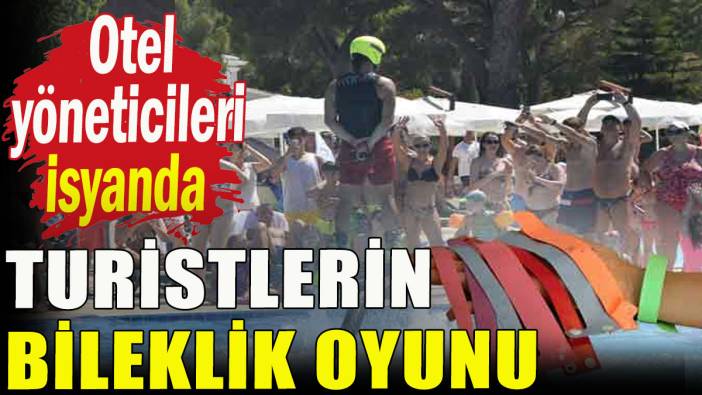 Turistlerin bileklik oyunu