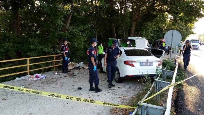 Bursa'da kaza yapan otomobil, yol kenarındaki ailenin arasına daldı: 1 ölü, 1 yaralı