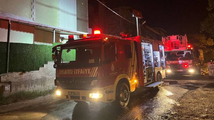 Büyükçekmece'de ıslak mendil üretimi yapan fabrikada yangın